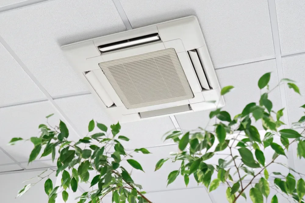 Equipo de climatización comercial tipo cassette y piso techo